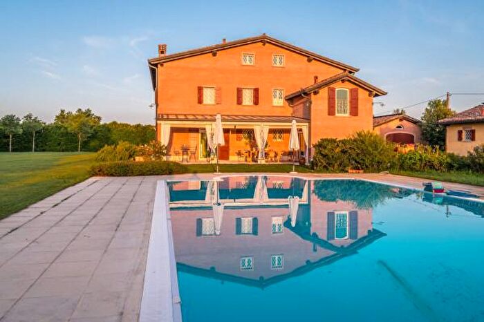 Casa con 6 locali in vendita in Carpi