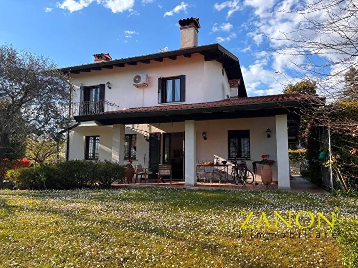 Casa con 6 locali in vendita in Via Mazzini, Capriva Del Friuli