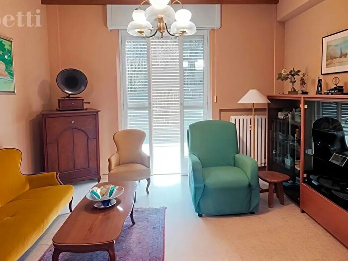Appartamento quadrilocale in vendita in Via di Vittorio, Senigallia