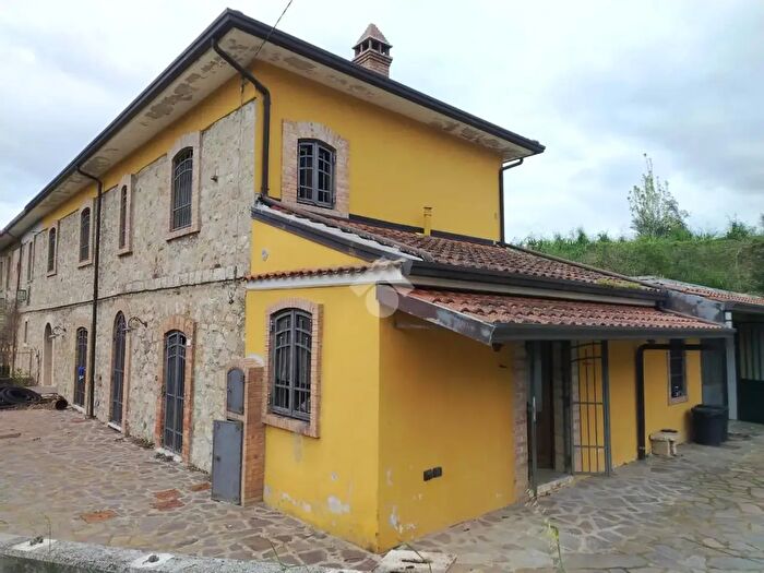 Casa con 5 locali in vendita in Contrada Ischiti, San Potito Ultra