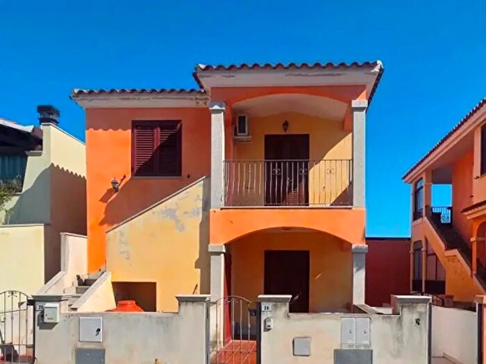Appartamento trilocale in vendita in Via Peppino Mereu, Posada