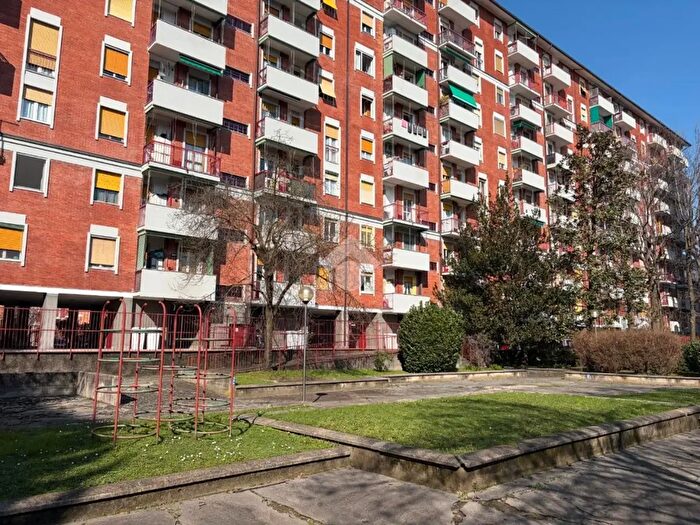 Appartamento trilocale in vendita in Via Luigi Chiarelli, Milano