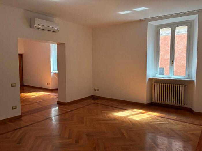 Appartamento con 6 locali in affitto in Pantheon, Roma