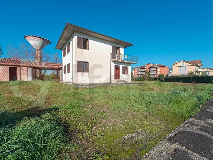 Casa con 7 locali in vendita in Via Toscana, Roccasecca