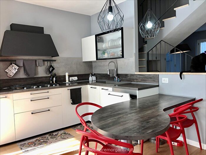 Casa con 6 locali in vendita in Sarteano