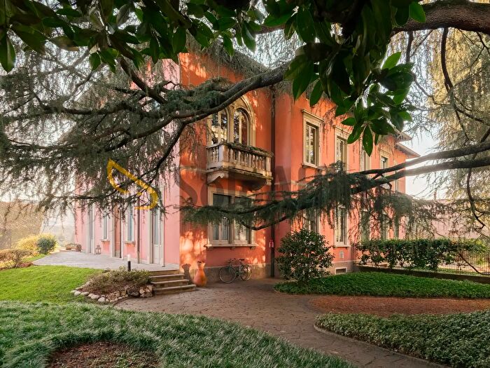 Casa trilocale in affitto in Cabiate