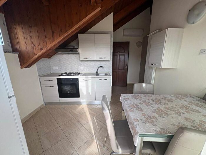 Casa bilocale in affitto in Viale dei Pini Sud, Varcaturo, Giugliano in Campania