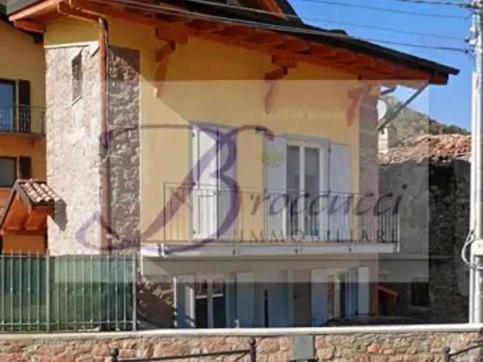 Casa trilocale in vendita in Via Pian Cavagnano, Cuasso Al Monte