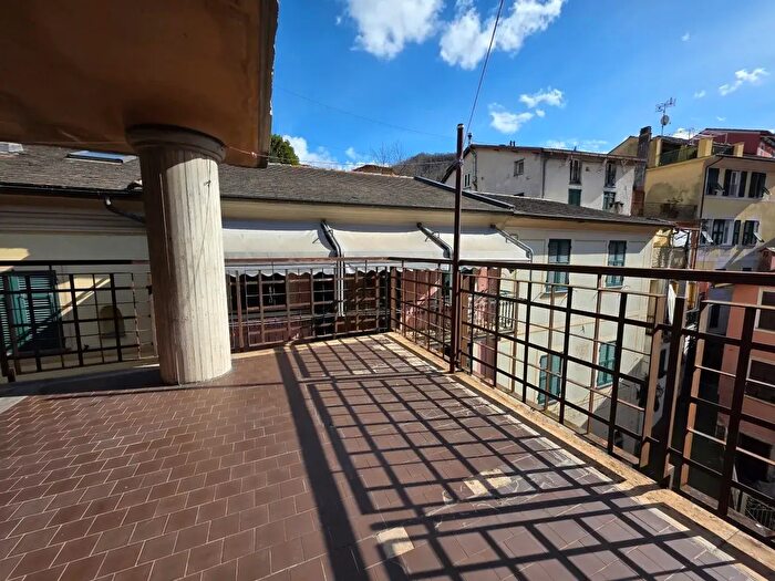 Appartamento con 6 locali in affitto in Via Angelo Grilli, Borzonasca