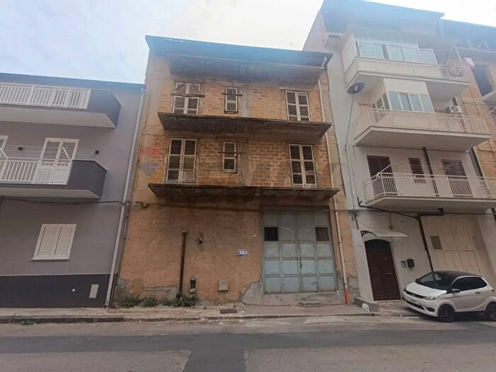 Casa trilocale in vendita in Via Ferdinando Magellano, Favara