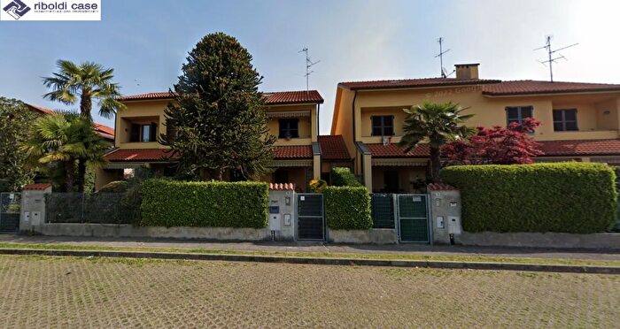 Casa con 5 locali in vendita in Verano Brianza