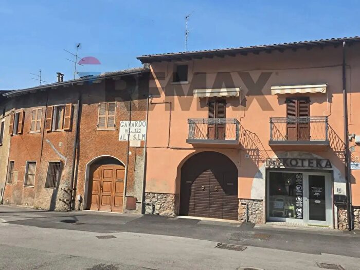 Appartamento con 8 locali in vendita in Mangano, Gavardo