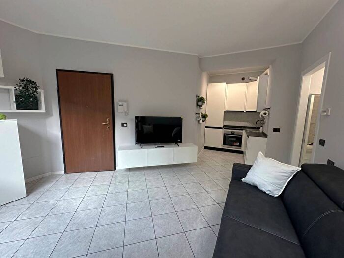 Appartamento monolocale in affitto in Via Alessandro Volta, Matteotti, Seregno