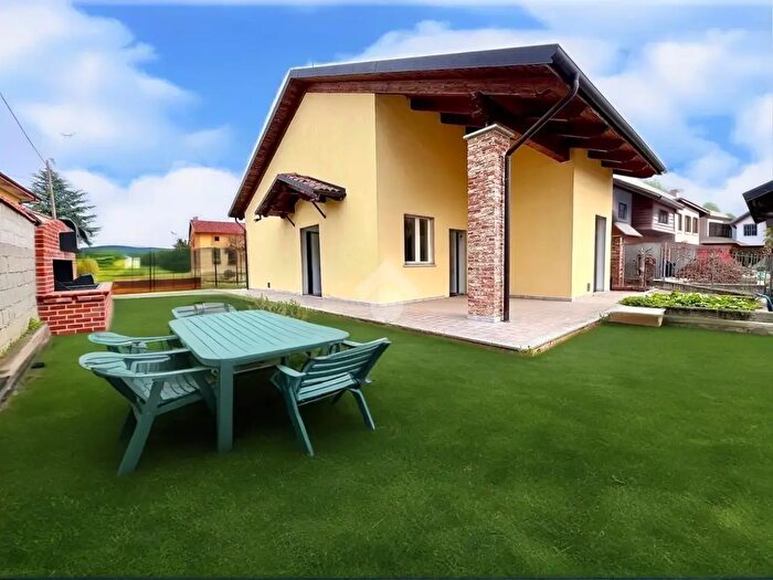 Casa trilocale in vendita in Via XXIV Maggio, Buttigliera DAsti