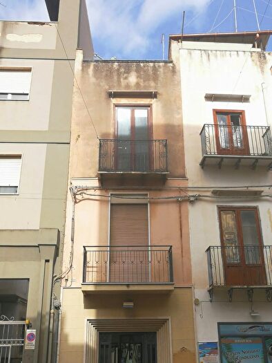 Appartamento quadrilocale in vendita in Via Vittorio Emanuele Castelvetrano, Castelvetrano