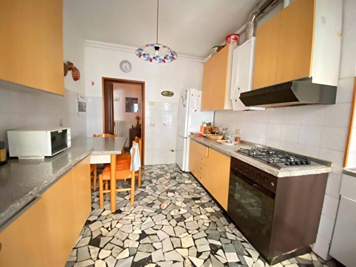 Appartamento trilocale in affitto in Via Vincenzo Monti, Mestre, Venezia