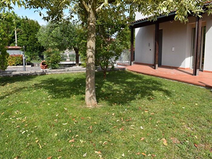 Casa con 6 locali in affitto in Via Luigi Caprera, Castel del Piano Pila, Perugia