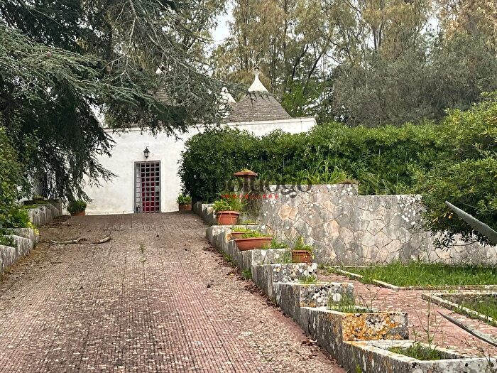 Casa con 7 locali in vendita in Fasano