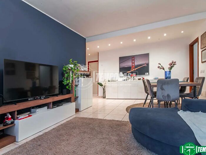 Appartamento quadrilocale in vendita in Via Pergolesi, Garbagnate Milanese