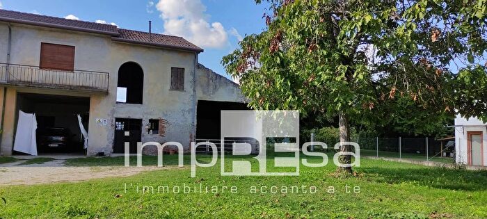 Casa con 5 locali in vendita in Via Marzelline, Paese