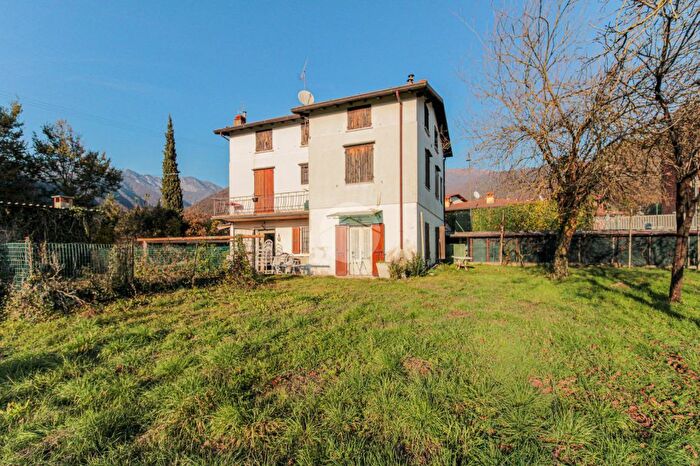 Appartamento trilocale in vendita in Via Fontane, Gardone Riviera