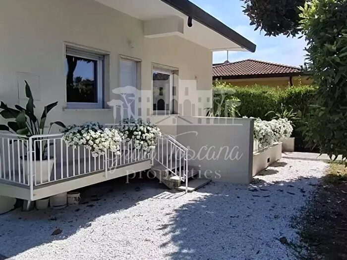 Casa con 6 locali in vendita in Forte Dei Marmi