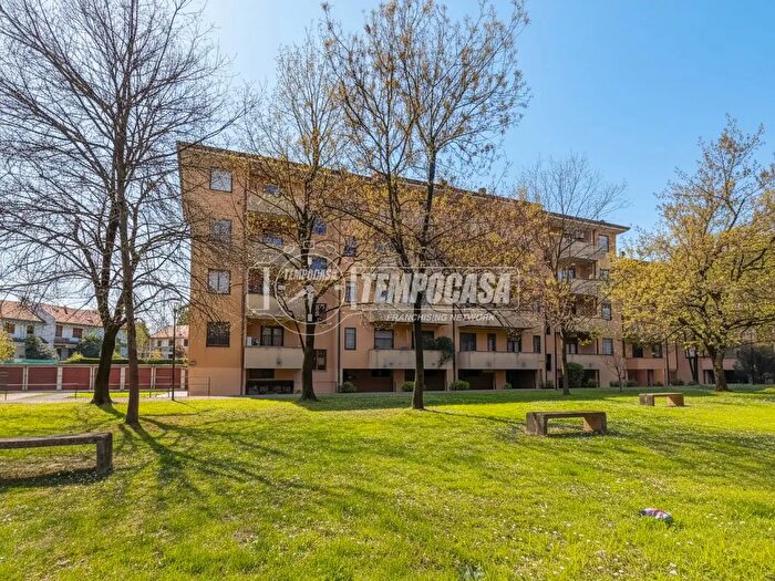 Appartamento quadrilocale in vendita in Via Santa Maria in Pratello, Paullo