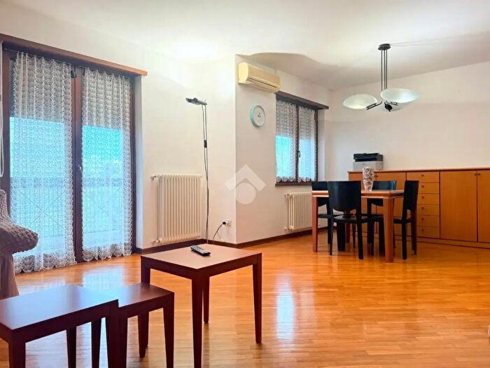Appartamento quadrilocale in vendita in Via IX Giugno, Monfalcone