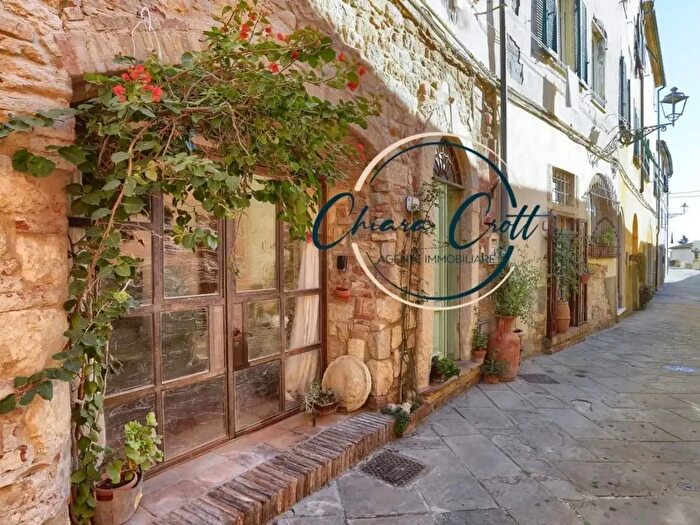 Casa con 6 locali in vendita in Rosignano Marittimo