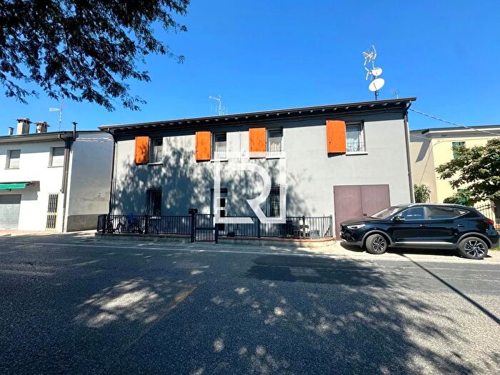 Casa quadrilocale in vendita in Ravenna