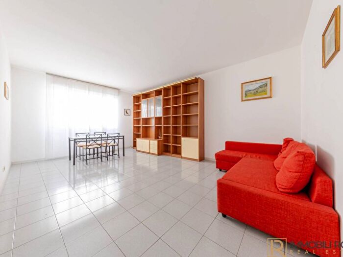 Appartamento bilocale in affitto in Via Spartaco, Montenero, Milano
