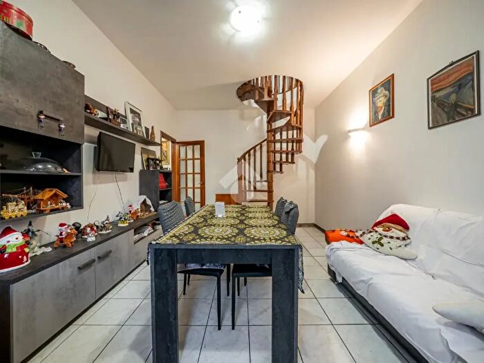 Appartamento con 5 locali in vendita in Via Vittorio Fiorini, Reggio Emilia