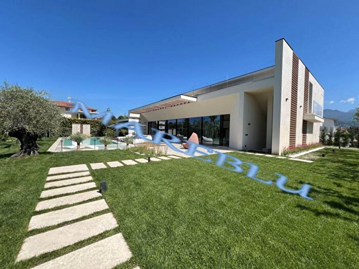 Casa con 6 locali in affitto in Via G Amendola, Caranna, Forte dei Marmi