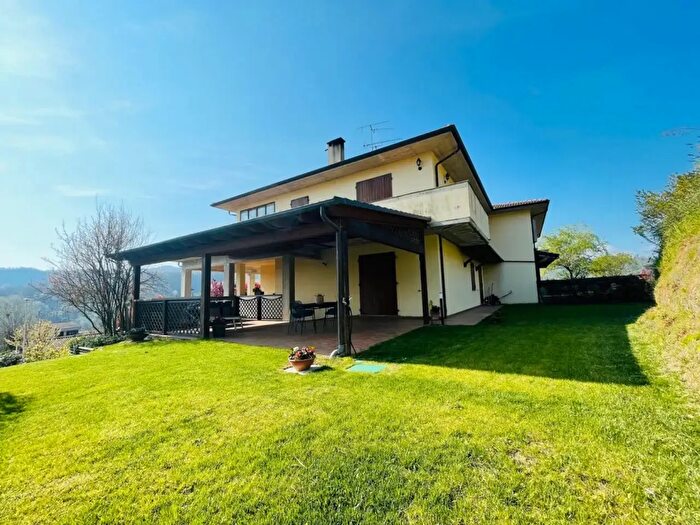 Casa con 6 locali in vendita in Via Bignami, Monte San Pietro