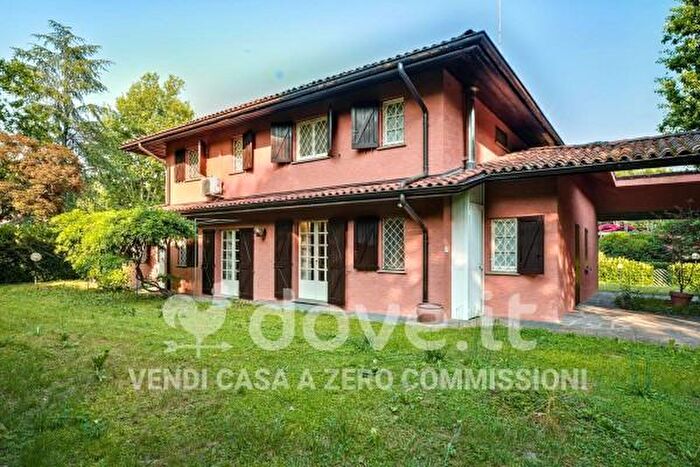 Casa con 6 locali in vendita in Via Alessandro Manzoni, Barzana
