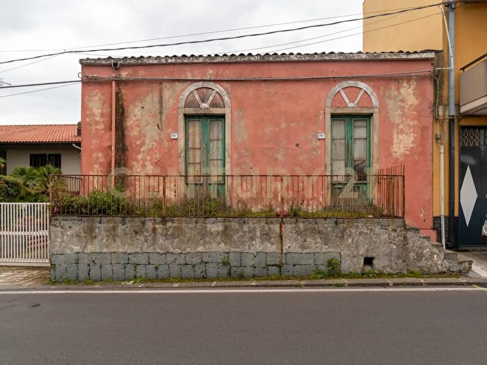 Casa con 5 locali in vendita in Via Armando Diaz, Zafferana Etnea