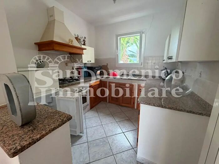 Casa con 6 locali in vendita in Cascina