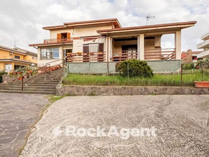 Casa con 6 locali in vendita in Via di Valle Muricana, Roma