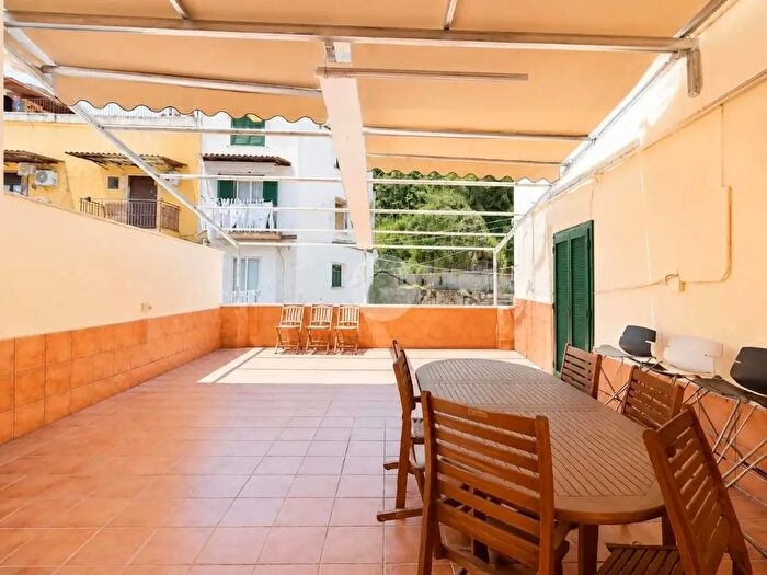 Appartamento trilocale in vendita in Vico San Nicola alle Fontanelle, Napoli