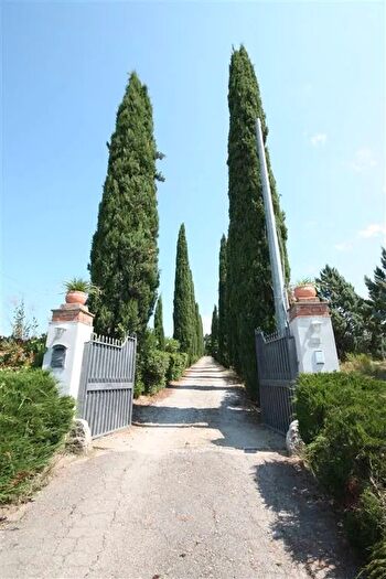 Casa con 8 locali in vendita in Poggibonsi, Poggibonsi