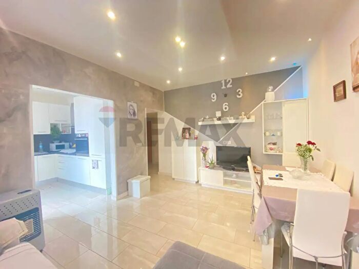 Appartamento trilocale in vendita in Via Faraci, Catania