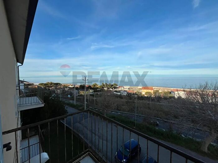 Appartamento con 5 locali in vendita in Via del Cimitero Inglese, Torino Di Sangro