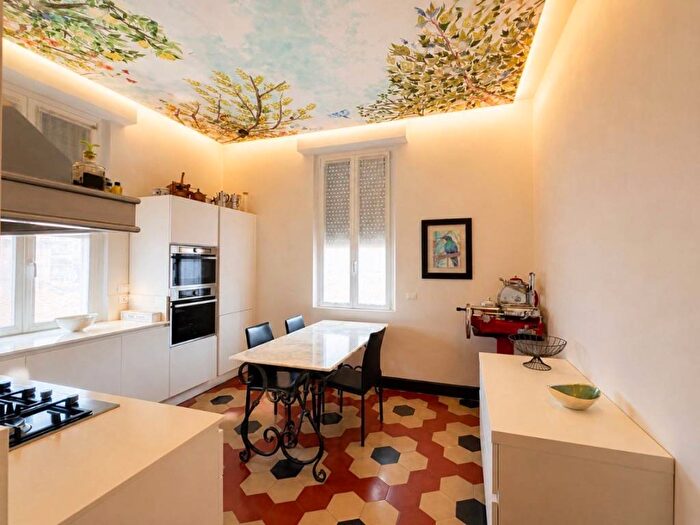 Appartamento con 5 locali in affitto in Via Fratelli Bronzetti, Borgo Trento, Verona