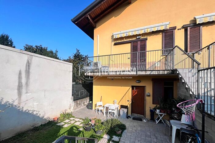 Appartamento bilocale in vendita in Via Nazario Sauro, Bregnano