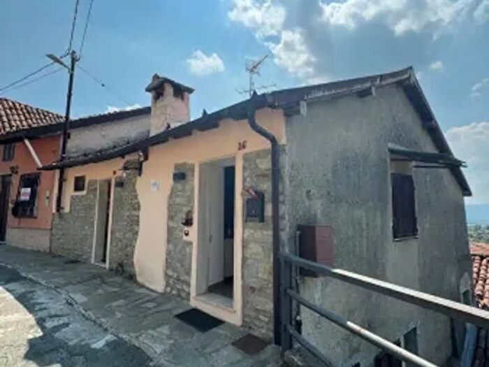 Casa con 6 locali in vendita in Via Amorina, Cremolino