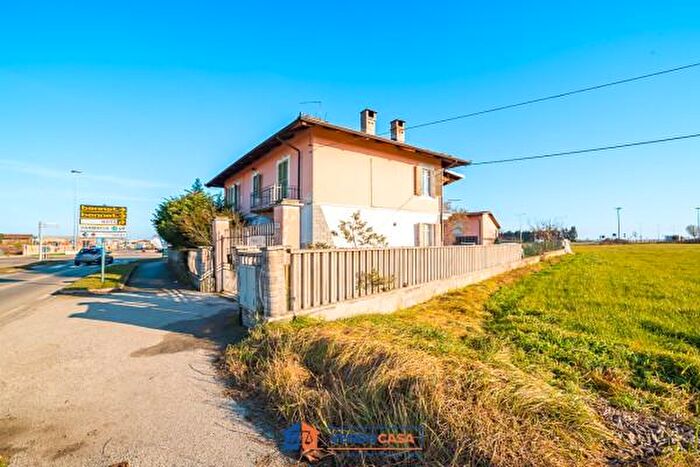 Casa con 6 locali in vendita in Via Poirino, Carmagnola