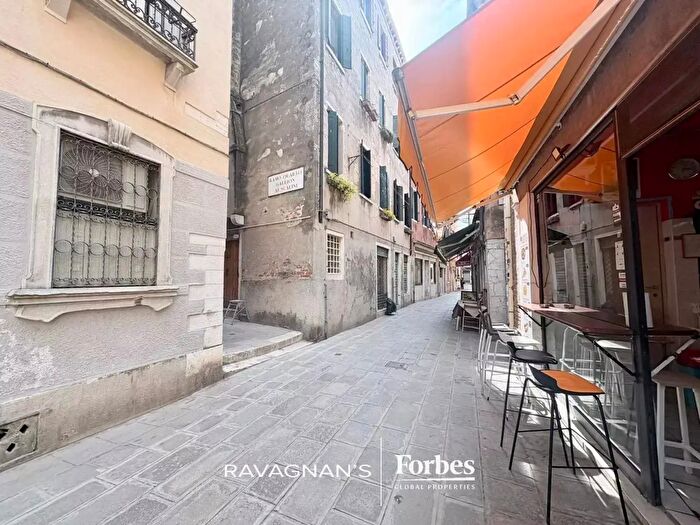 Appartamento con 6 locali in vendita in Venezia