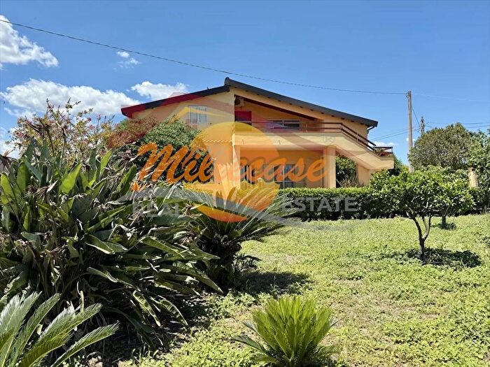 Casa con 8 locali in vendita in Strada Ognina, Siracusa