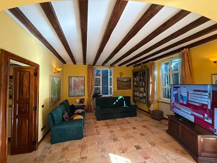 Appartamento con 8 locali in vendita in Aulla