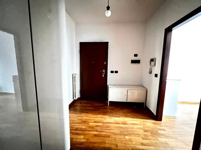 Appartamento trilocale in affitto in Via Festa del Perdono, Missori, Milano